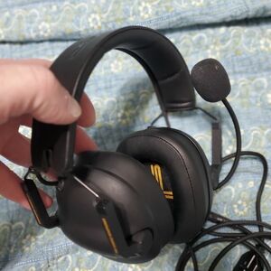 Senzer gaming headset.